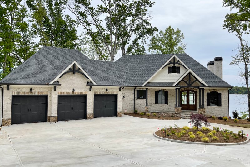 Main image of Craftsman, a home-design built by Sample Building